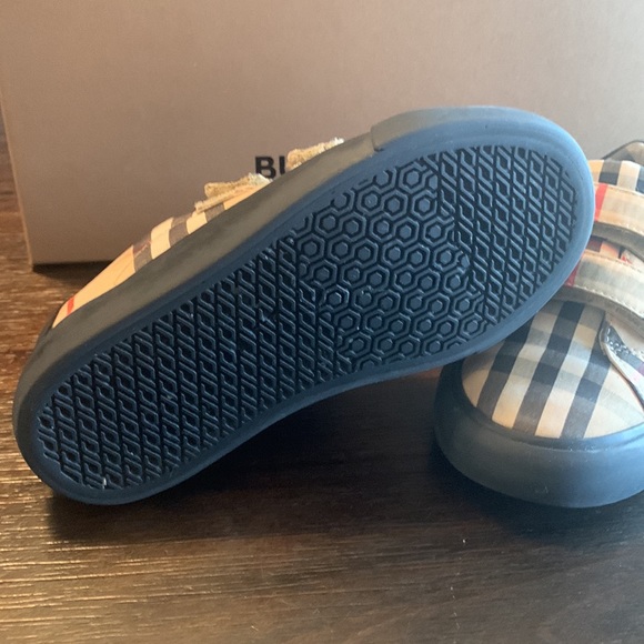 Burberry Shoes - Kids size 29 - Picture 3 of 8